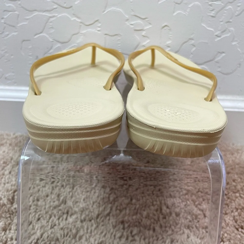 FitFlop iQushion Ergonomic Women’s Lightweight Gold Flip-Flops Sandals Size 9 - Picture 7 of 12